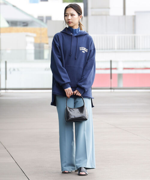 Ray BEAMS（レイビームス）の「【WEB限定】Lee / ルーズ フィット フーディー（スウェット・レディース・ネイビー/杢グレー・MEDIUM）」の13枚目の写真