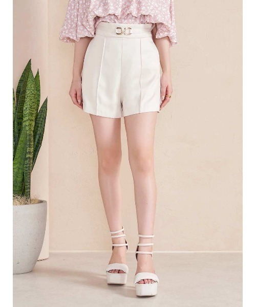 Darich(ダーリッチ)の「ハイウエストタックショートパンツ(その他パンツ・レディース・ブラック/アイボリー・S/M)」の2枚目の写真