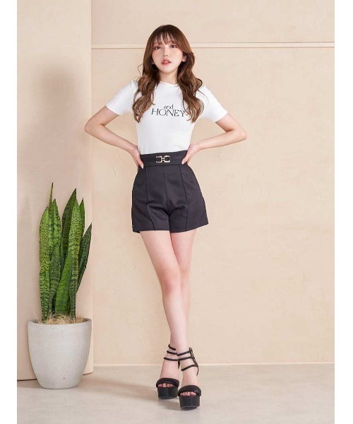 Darich(ダーリッチ)の「ハイウエストタックショートパンツ(その他パンツ・レディース・ブラック/アイボリー・S/M)」の3枚目の写真