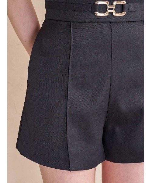 Darich(ダーリッチ)の「ハイウエストタックショートパンツ(その他パンツ・レディース・ブラック/アイボリー・S/M)」の4枚目の写真