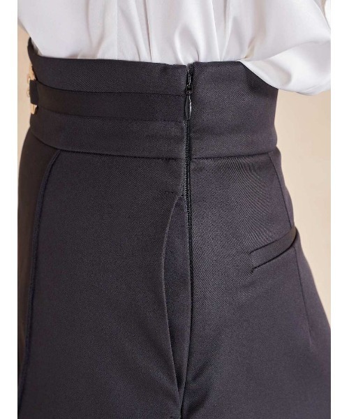 Darich(ダーリッチ)の「ハイウエストタックショートパンツ(その他パンツ・レディース・ブラック/アイボリー・S/M)」の12枚目の写真