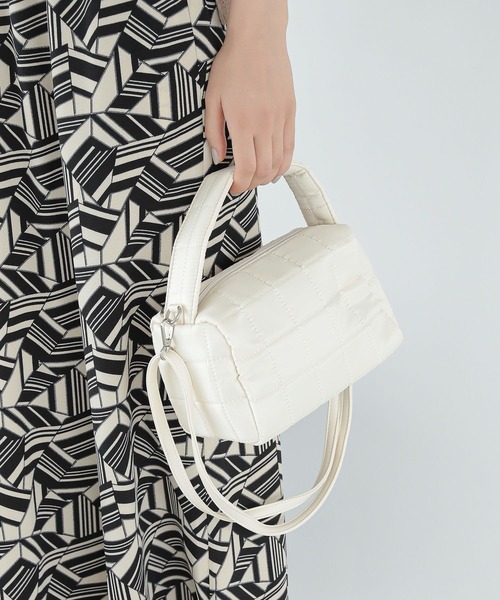 LAKOLE(ラコレ)の「2WAYキルトミニショルダーバッグ / 348876(ショルダーバッグ・レディース・ブラック/ピンク/アイボリー/グリーン・FREE)」の3枚目の写真