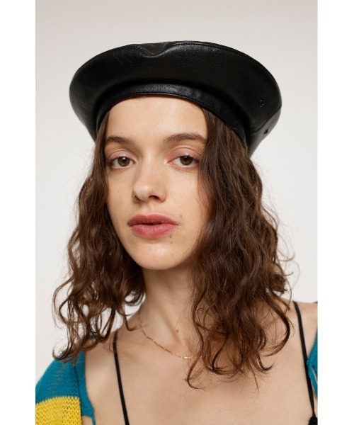 SLY(スライ)の「FAUX LEATHER BERET フォレザー ベレー(ハンチング/ベレー帽・レディース・バーガンディー/ブラック・FREE)」の2枚目の写真