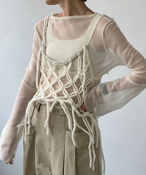 MAISON CHUCLLA(メゾンチュクラ)の「'日本製' ハンドメイド ウール マクラメキャミソール chwj22a06(キャミソール・レディース・アイボリー/ブラック・FREE)」の3枚目の写真