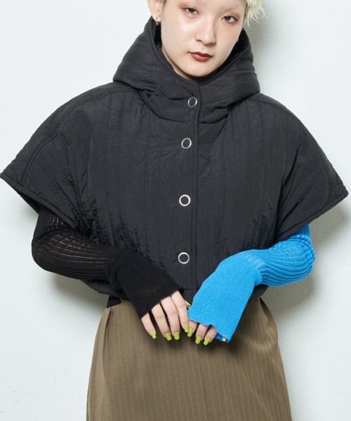 Solace(ソレイス)の「キルティング中綿ショートフードベスト(その他アウター・レディース・ブラック/ナチュラル・FREE)」の7枚目の写真