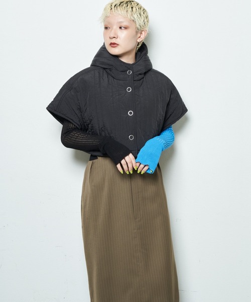 Solace(ソレイス)の「キルティング中綿ショートフードベスト(その他アウター・レディース・ブラック/ナチュラル・FREE)」の8枚目の写真