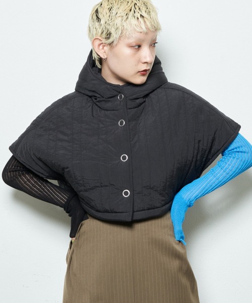 Solace(ソレイス)の「キルティング中綿ショートフードベスト(その他アウター・レディース・ブラック/ナチュラル・FREE)」の10枚目の写真