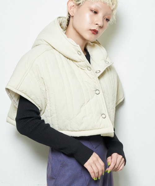 Solace(ソレイス)の「キルティング中綿ショートフードベスト(その他アウター・レディース・ブラック/ナチュラル・FREE)」の14枚目の写真