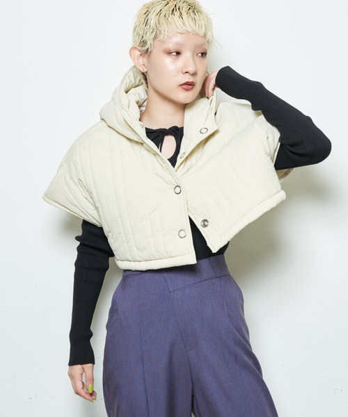 Solace(ソレイス)の「キルティング中綿ショートフードベスト(その他アウター・レディース・ブラック/ナチュラル・FREE)」の15枚目の写真