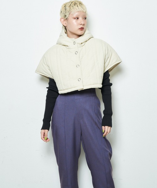 Solace(ソレイス)の「キルティング中綿ショートフードベスト(その他アウター・レディース・ブラック/ナチュラル・FREE)」の20枚目の写真