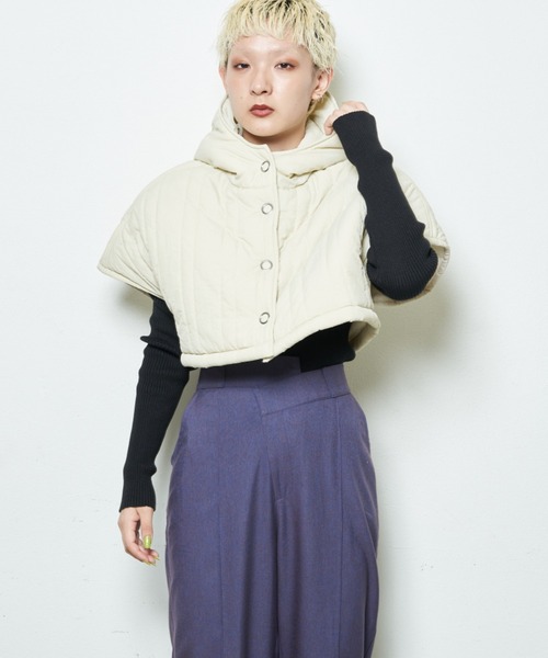 Solace(ソレイス)の「キルティング中綿ショートフードベスト(その他アウター・レディース・ブラック/ナチュラル・FREE)」の21枚目の写真