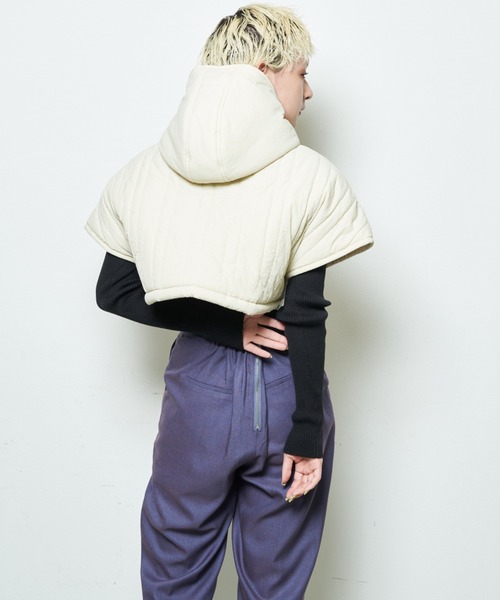 Solace(ソレイス)の「キルティング中綿ショートフードベスト(その他アウター・レディース・ブラック/ナチュラル・FREE)」の22枚目の写真