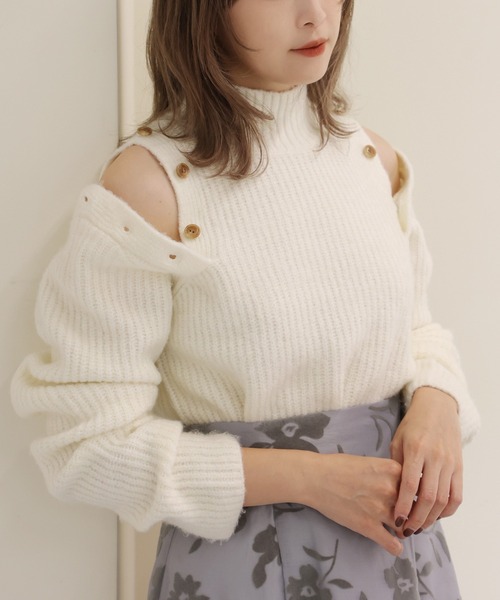 one after another NICE CLAUP（ワンアフターアナザーナイスクラップ）の「トレンドの肌見せができる。肩あきマルチWAYニット（ニット/セーター・レディース・オフホワイト/ベージュ/ブラック/パープル系その他・FREE）」の2枚目の写真