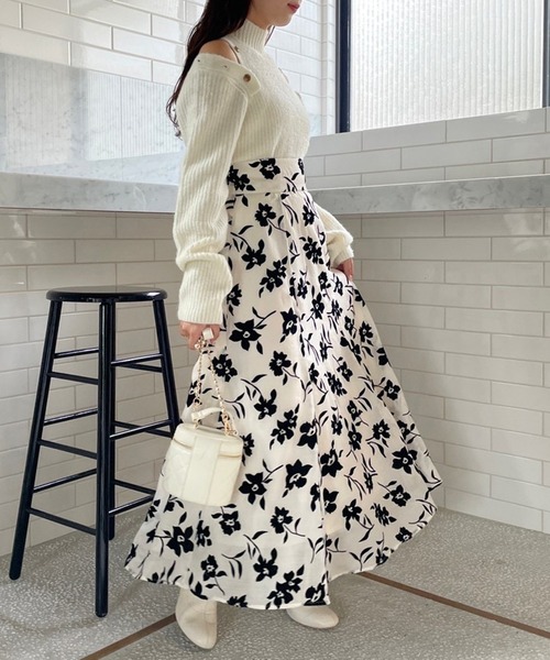 one after another NICE CLAUP（ワンアフターアナザーナイスクラップ）の「トレンドの肌見せができる。肩あきマルチWAYニット（ニット/セーター・レディース・オフホワイト/ベージュ/ブラック/パープル系その他・FREE）」の8枚目の写真