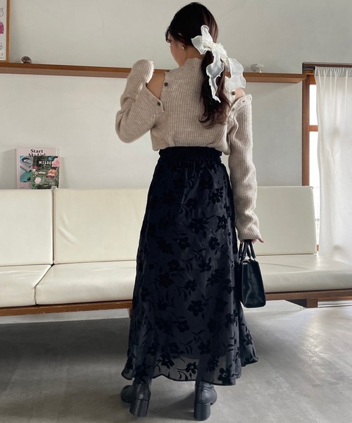 one after another NICE CLAUP（ワンアフターアナザーナイスクラップ）の「トレンドの肌見せができる。肩あきマルチWAYニット（ニット/セーター・レディース・オフホワイト/ベージュ/ブラック/パープル系その他・FREE）」の20枚目の写真