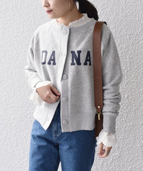 SHIPS（シップス）の「*【SHIPS別注】Goodwear:カレッジロゴカーディガン◆（カーディガン/ボレロ・レディース・ライトグレー/オフホワイト/ピンク系/ネイビー・ONE SIZE）」の2枚目の写真