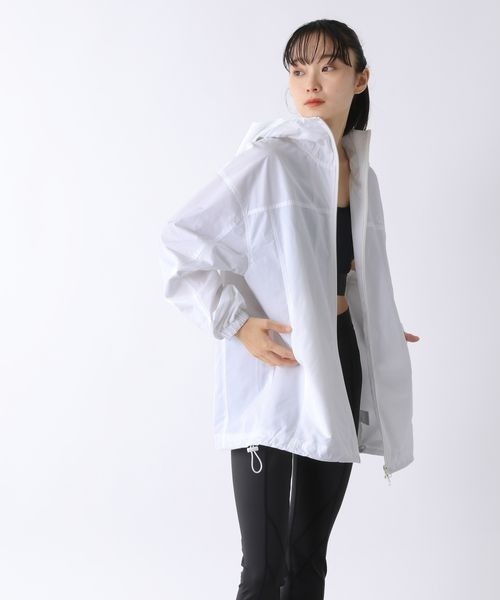 JEANASIS(ジーナシス)の「【YOGA】ロゴフードマンパ/174639(マウンテンパーカー・レディース・ホワイト/ブラック・FREE)」の6枚目の写真