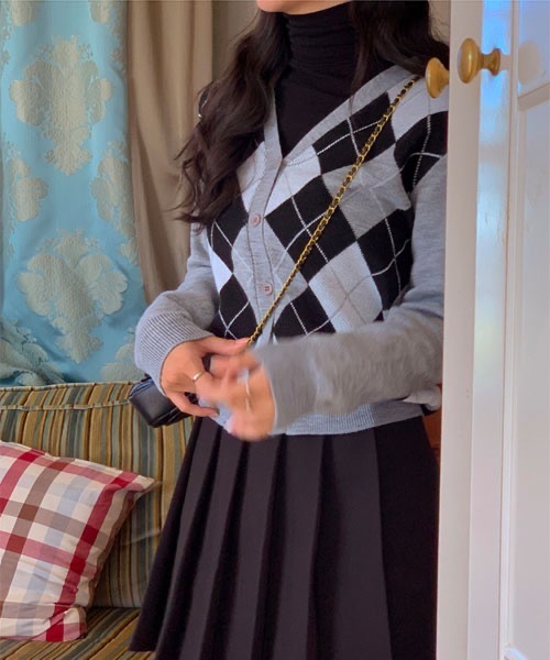 SONA（ソナ）の「SONYUNARA Vネックアーガイルニットカーディガン（カーディガン/ボレロ・レディース・ブラック/グレー/アイボリー・FREE）」の17枚目の写真