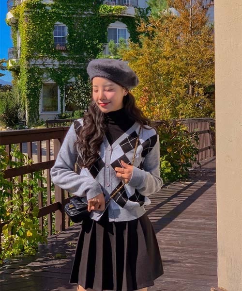 SONA（ソナ）の「SONYUNARA Vネックアーガイルニットカーディガン（カーディガン/ボレロ・レディース・ブラック/グレー/アイボリー・FREE）」の11枚目の写真