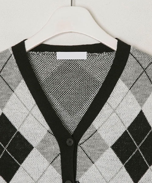 SONA（ソナ）の「SONYUNARA Vネックアーガイルニットカーディガン（カーディガン/ボレロ・レディース・ブラック/グレー/アイボリー・FREE）」の22枚目の写真