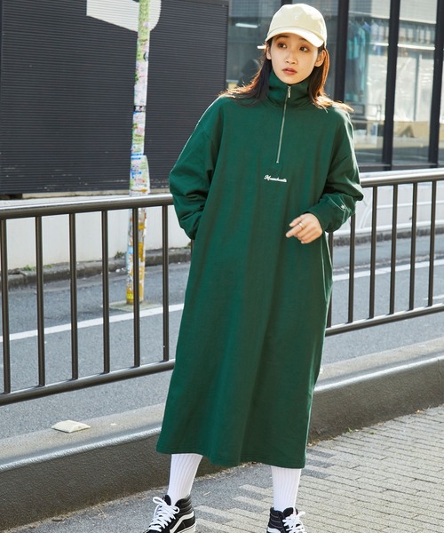 CONVERSE（コンバース）の「【CONVERSE/コンバース】ワンポイントロゴ刺繍 ハーフジップ オーバーサイズマキシ丈ワンピース（ワンピース・レディース・グレー/オフホワイト/グリーン・M）」の21枚目の写真