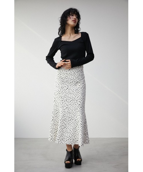 AZUL by moussy（アズールバイマウジー）の「IRREGULAR NECK LAYERED TOPS/イレギュラーネックレイヤードトップス（Tシャツ/カットソー・レディース・オフホワイト/ブラック/ライム・SMALL/MEDIUM）」の15枚目の写真