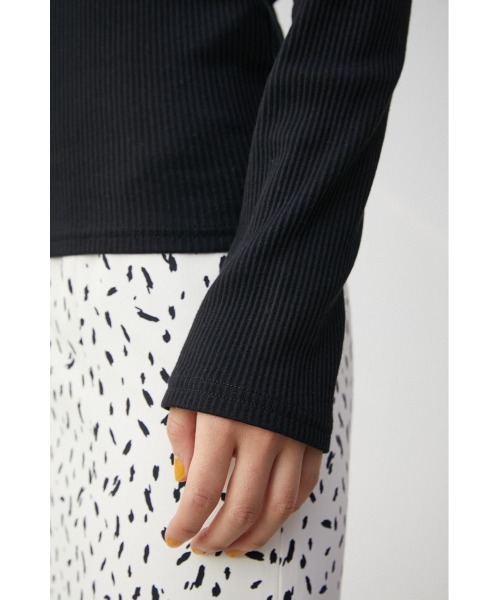 AZUL by moussy（アズールバイマウジー）の「IRREGULAR NECK LAYERED TOPS/イレギュラーネックレイヤードトップス（Tシャツ/カットソー・レディース・オフホワイト/ブラック/ライム・SMALL/MEDIUM）」の21枚目の写真