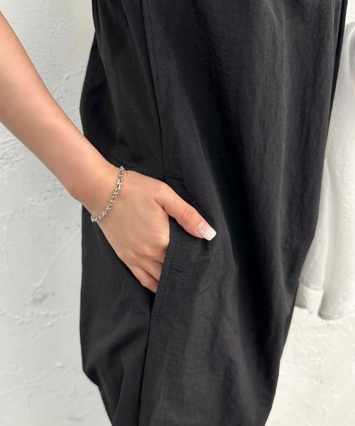 apres jour mignon（アプレジュールミニョン）の「ナイロンサロペット【ZOZOTOWN限定アイテム】（サロペット/オーバーオール・レディース・カーキ/ブラック・SMALL/MEDIUM/X-LARGE）」の11枚目の写真