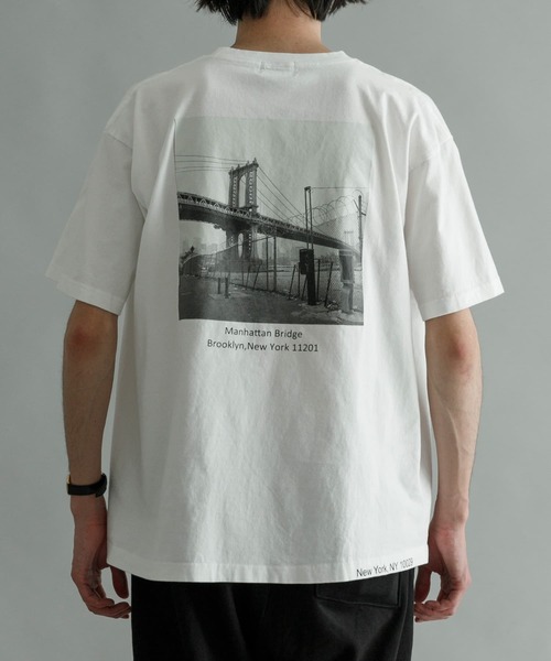 URBAN RESEARCH（アーバンリサーチ）の「filphies　MANHATTAN BRIDGE SHORT-SLEEVE T-SHIRTS（Tシャツ/カットソー・メンズ・ホワイト/オリーブ/ブルー系その他・MEDIUM/LARGE）」の2枚目の写真