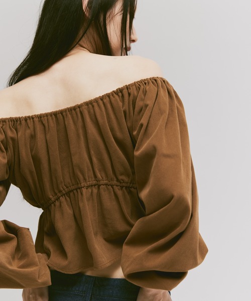 FEKETE（フェケテ）の「2WAY PUFFY-SLEEVED BLOUSE / パフ