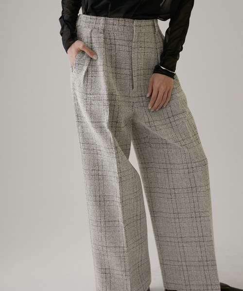 SALON adam et rope'（サロン アダム エ ロペ）の「ツイードチェックタックワイドイージーパンツ【セットアップ対応】（その他パンツ・レディース・ホワイト系その他/ブラック系その他・M/S）」の8枚目の写真
