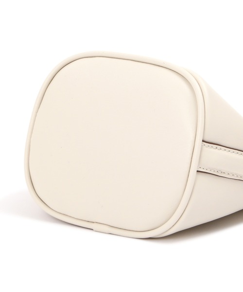 NATURAL BEAUTY BASIC（ナチュラルビューティーベーシック）の「◇【美人百花掲載】ターンロックバケットバッグ（ショルダーバッグ・レディース・ブルー/ダークブラウン/オフホワイト・ﾌﾘ-）」の5枚目の写真