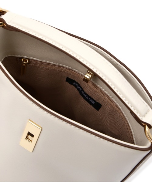 NATURAL BEAUTY BASIC（ナチュラルビューティーベーシック）の「◇【美人百花掲載】ターンロックバケットバッグ（ショルダーバッグ・レディース・ブルー/ダークブラウン/オフホワイト・ﾌﾘ-）」の6枚目の写真