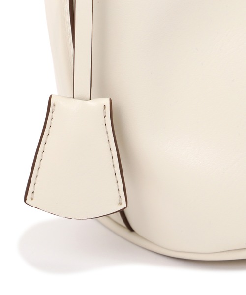 NATURAL BEAUTY BASIC（ナチュラルビューティーベーシック）の「◇【美人百花掲載】ターンロックバケットバッグ（ショルダーバッグ・レディース・ブルー/ダークブラウン/オフホワイト・ﾌﾘ-）」の11枚目の写真