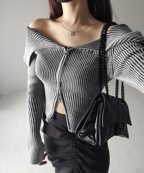 me+em select(ミームセレクト)の「【 3color 】ダブルジップスリットオフショルリブニット(ニット/セーター・レディース・ブラック/ネイビー/グレー・FREE/LARGE)」の4枚目の写真