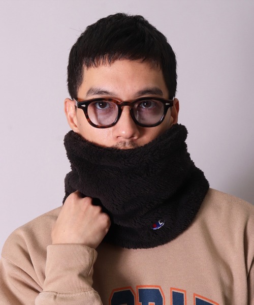 Champion（チャンピオン）の「(LF)【Champion】ブランド マーク ボア フリース ネックウォーマー（ネックウォーマー/スヌード・レディース・ブラック/ネイビー/アイボリー/ベージュ/グレイッシュベージュ/チャコールグレー・ONE SIZE）」の3枚目の写真