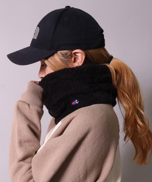 Champion（チャンピオン）の「(LF)【Champion】ブランド マーク ボア フリース ネックウォーマー（ネックウォーマー/スヌード・レディース・ブラック/ネイビー/アイボリー/ベージュ/グレイッシュベージュ/チャコールグレー・ONE SIZE）」の8枚目の写真