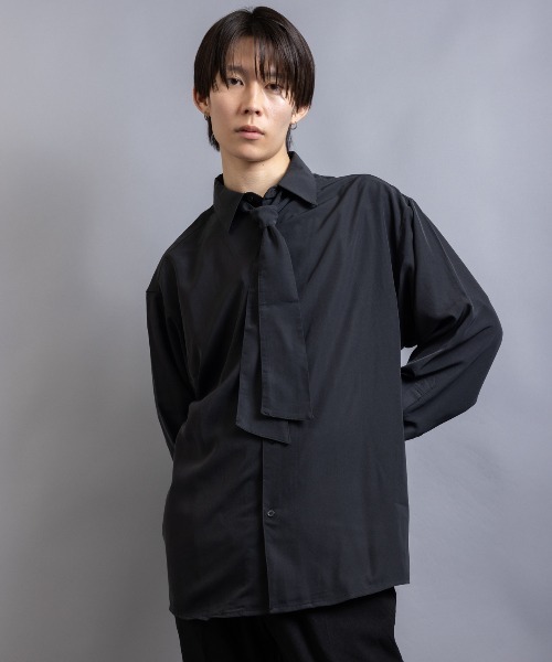 En serio TOKYO(エンソリオトーキョー)の「ボウタイセット トロミオーバーシャツ(シャツ/ブラウス・メンズ・ブラック×ブラック/ホワイト×ブラック/ホワイト×ホワイト・L/M)」の3枚目の写真