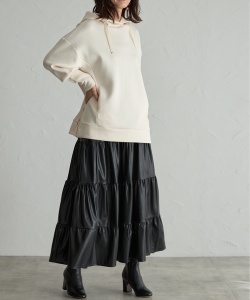 each（イーチ）の「エコレザーメタリックティアードロングスカート（スカート・レディース・ブラック/シルバー・FREE）」の3枚目の写真