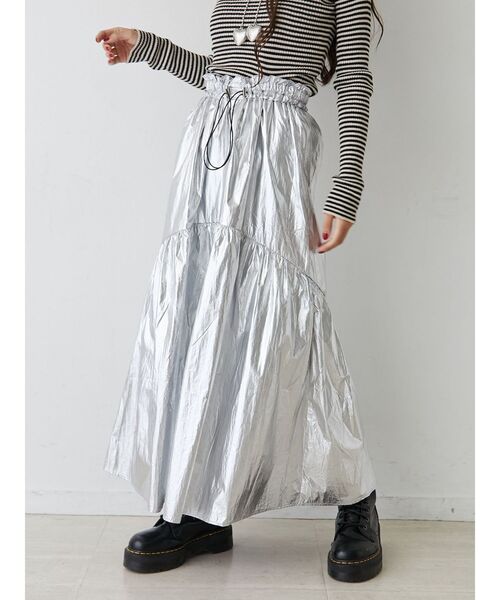 jouetie（ジュエティ）の「メタリックフレアギャザースカート（スカート・レディース・シルバー/グレー・MEDIUM）」の4枚目の写真