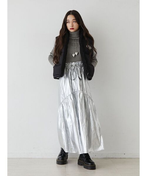 jouetie（ジュエティ）の「メタリックフレアギャザースカート（スカート・レディース・シルバー/グレー・MEDIUM）」の7枚目の写真