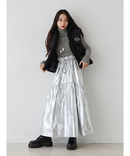 jouetie（ジュエティ）の「メタリックフレアギャザースカート（スカート・レディース・シルバー/グレー・MEDIUM）」の8枚目の写真
