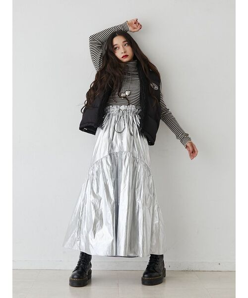jouetie（ジュエティ）の「メタリックフレアギャザースカート（スカート・レディース・シルバー/グレー・MEDIUM）」の11枚目の写真