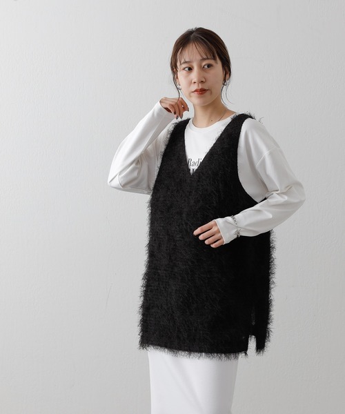 COLONY 2139(コロニートゥーワンスリーナイン)の「WEB・一部店舗限定 / シャギーサイドスリットVネックベスト(ベスト・レディース・アイボリー/ブラック・FREE)」の11枚目の写真
