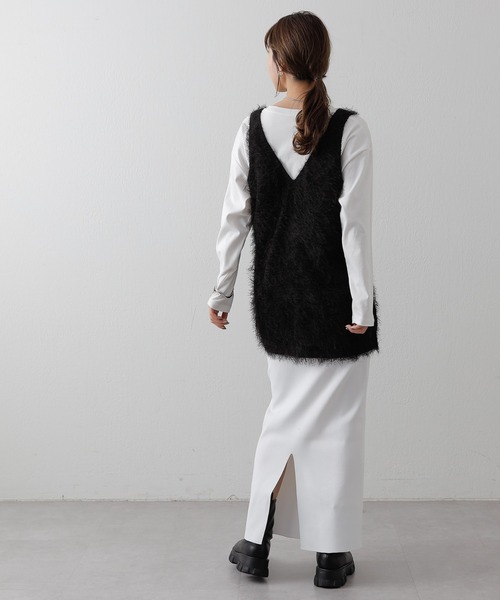 COLONY 2139(コロニートゥーワンスリーナイン)の「WEB・一部店舗限定 / シャギーサイドスリットVネックベスト(ベスト・レディース・アイボリー/ブラック・FREE)」の17枚目の写真