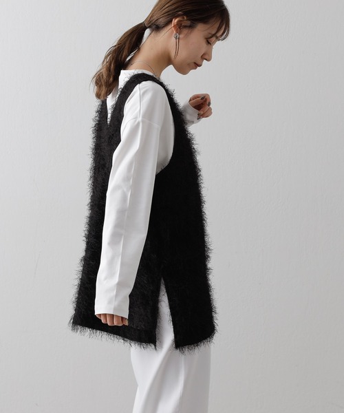 COLONY 2139(コロニートゥーワンスリーナイン)の「WEB・一部店舗限定 / シャギーサイドスリットVネックベスト(ベスト・レディース・アイボリー/ブラック・FREE)」の13枚目の写真