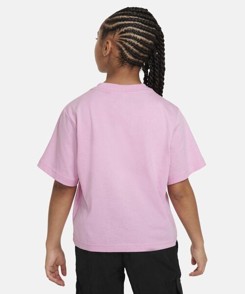 NIKE（ナイキ）の「ナイキ スポーツウェア ジュニア (ガールズ) ボクシー Tシャツ / Nike Sportswear Big Kids' (Girls') Boxy T-Shirt＜130-160cm 展開＞（Tシャツ/カットソー・キッズ・ライトピンク・160/150/140/130）」の11枚目の写真