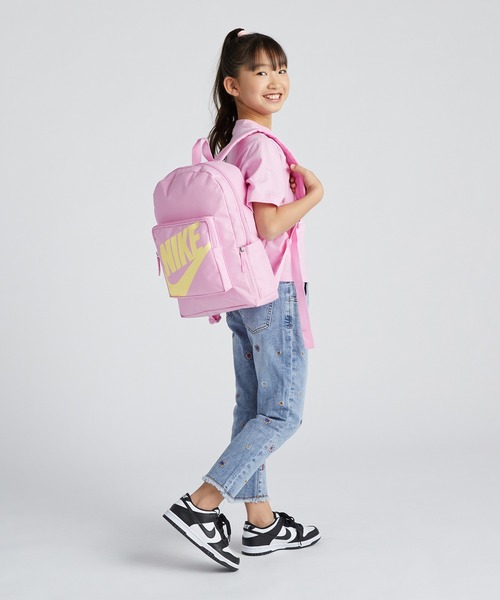 NIKE（ナイキ）の「ナイキ スポーツウェア ジュニア (ガールズ) ボクシー Tシャツ / Nike Sportswear Big Kids' (Girls') Boxy T-Shirt＜130-160cm 展開＞（Tシャツ/カットソー・キッズ・ライトピンク・160/150/140/130）」の9枚目の写真