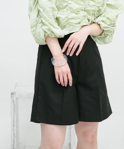 KBF（ケイビーエフ）の「デザインポケットタックショートパンツ（その他パンツ・レディース・ホワイト系その他/ブラック/ブラック系その他/グレー・ONE）」の2枚目の写真