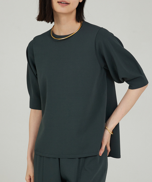 qualite(カリテ)の「【セットアップ対応】レーヨンストレッチクルーネックニット(ニット/セーター・レディース・グリーン/ホワイト/ブラック・フリー)」の3枚目の写真